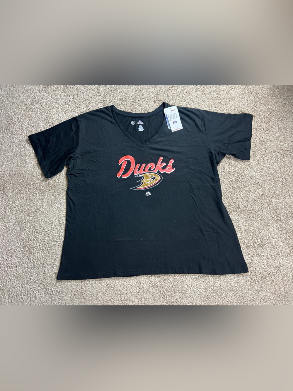 Anaheim Ducks Women’s Black V-Neck Graphic T-Shirt NHL Hockey Size XL